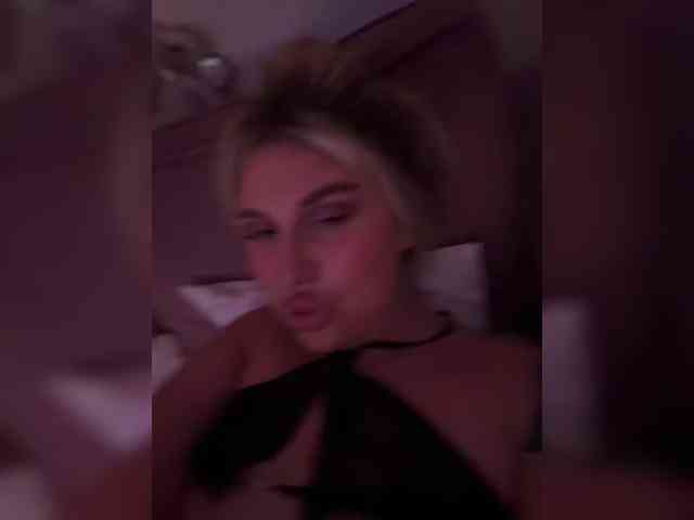 Stiflers_mom webcam