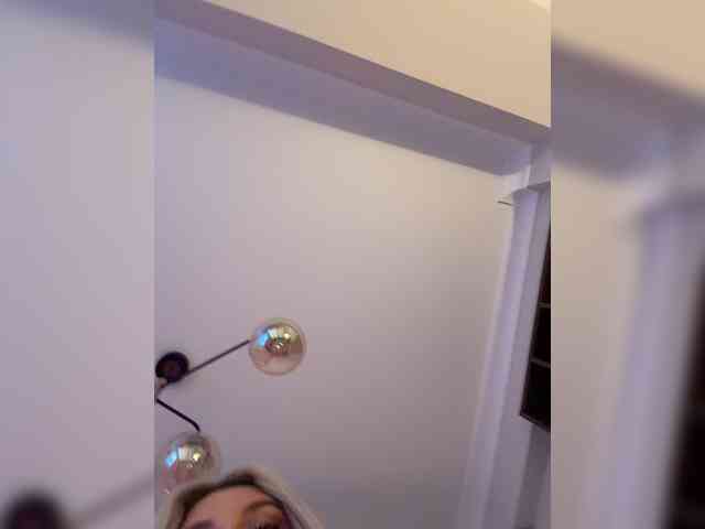 Stiflers_mom webcam