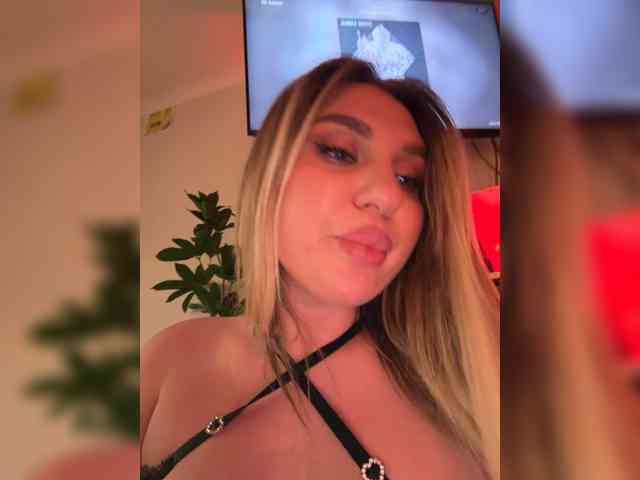Kotofeyka1 Live Webcam on BongaCams