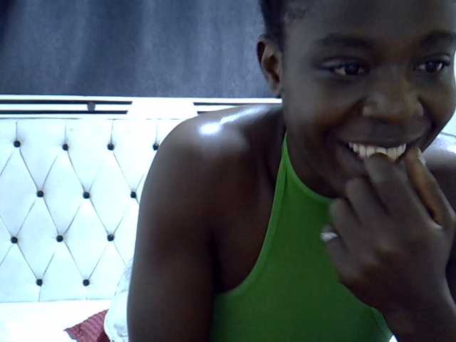 Bratz22 live cam on BongaCams
