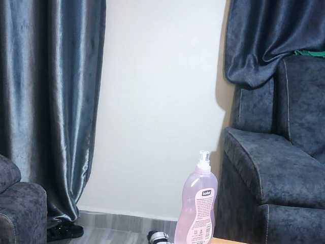 Bratz22's BongaCams show and profile