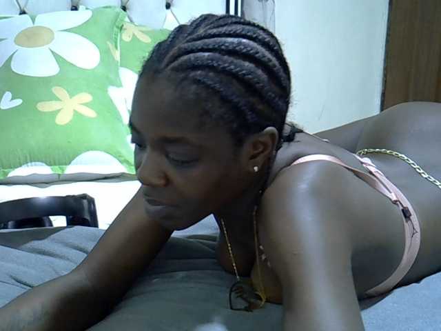 Bratz22 live cam on BongaCams