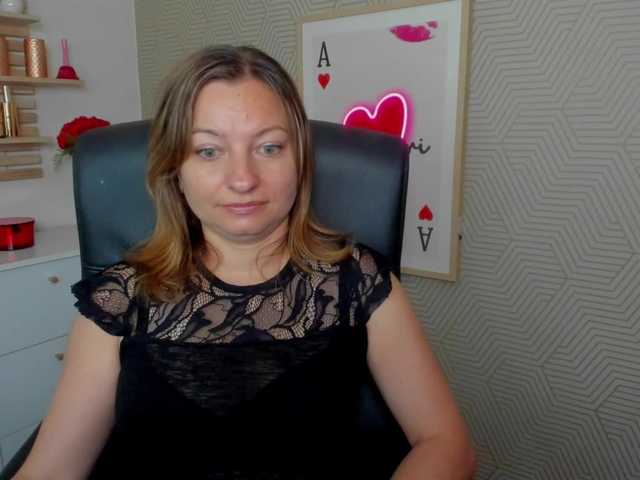 angelaLove13 live cam on UnifiedCams