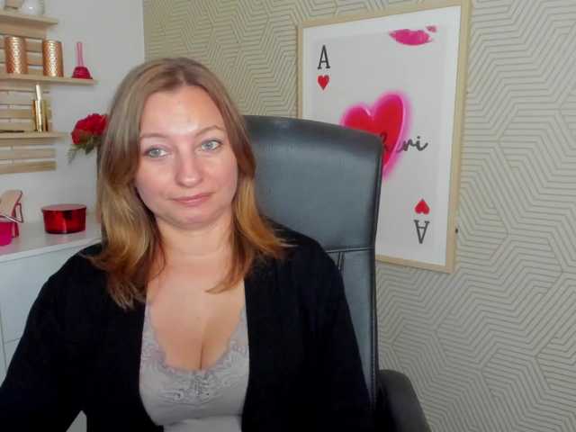 angelaLove13 live cam on BongaCams