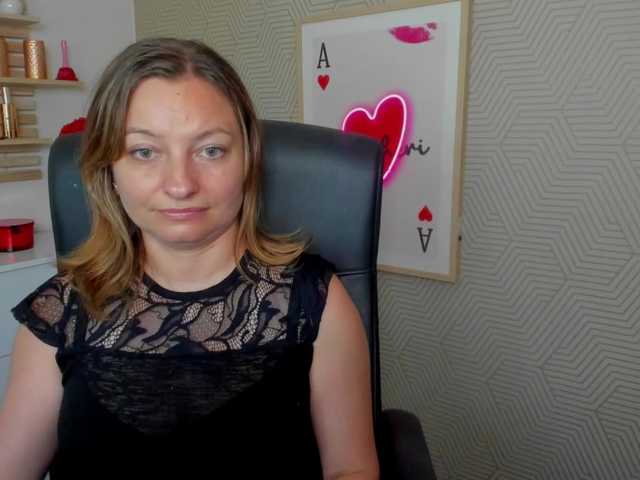 angelaLove13 live cam on UnifiedCams