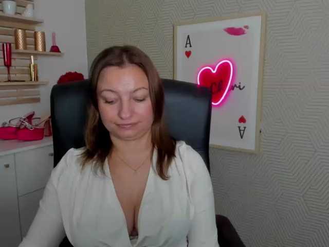 angelaLove13 live cam preview