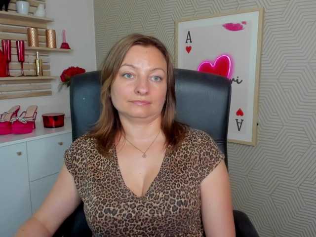 angelaLove13 live cam on BongaCams