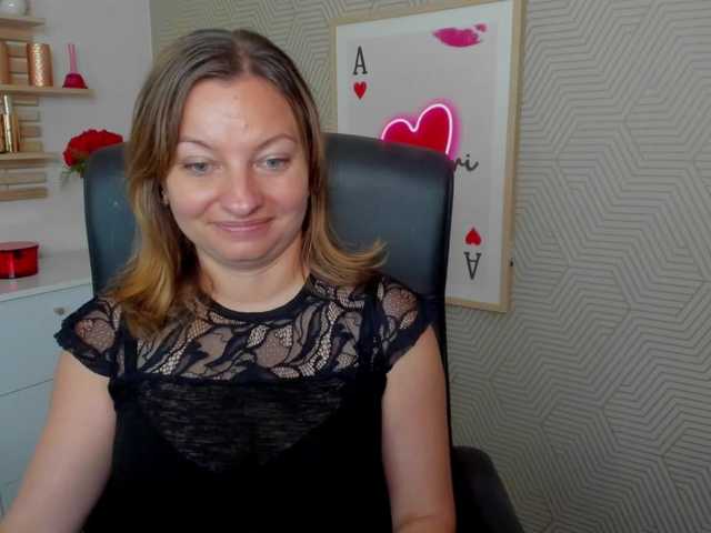 angelaLove13 live cam on UnifiedCams