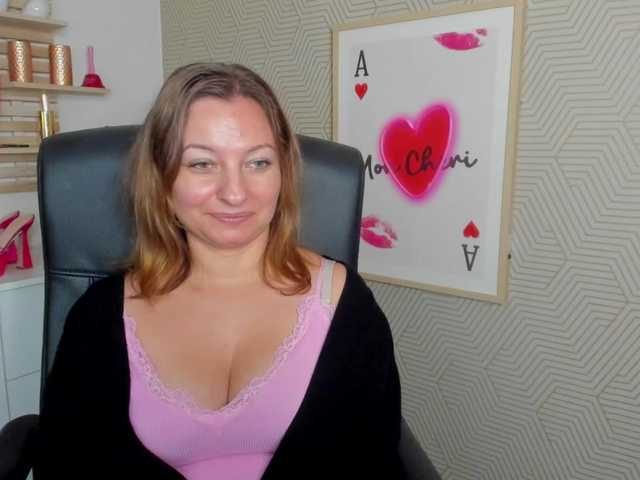 angelaLove13 live cam on BongaCams