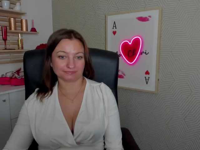 angelaLove13 live cam preview