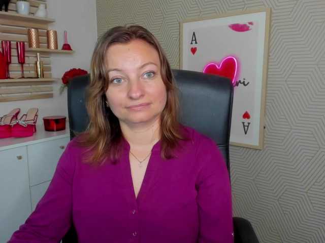 angelaLove13 live cam on UnifiedCams