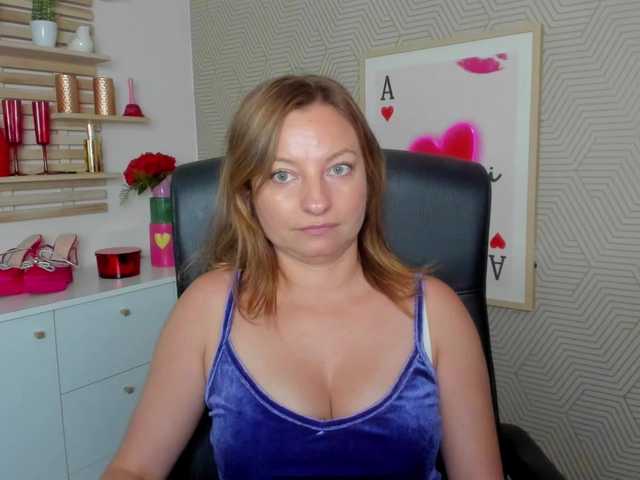 angelaLove13 live cam on BongaCams