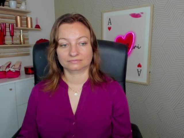 angelaLove13 live cam on UnifiedCams