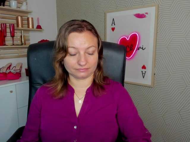 angelaLove13 live cam on UnifiedCams