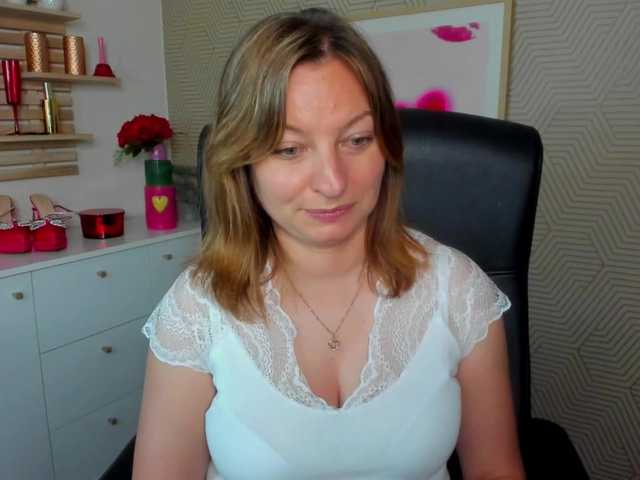 angelaLove13 live cam on BongaCams