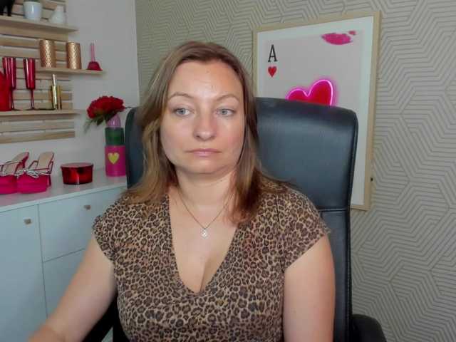 angelaLove13 live cam on UnifiedCams