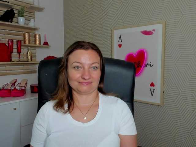 angelaLove13 live cam on UnifiedCams