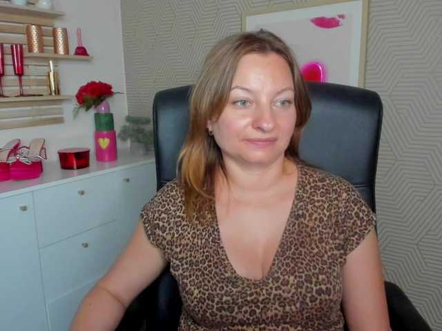 angelaLove13 live cam on BongaCams