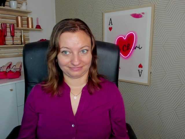 angelaLove13 live cam on UnifiedCams