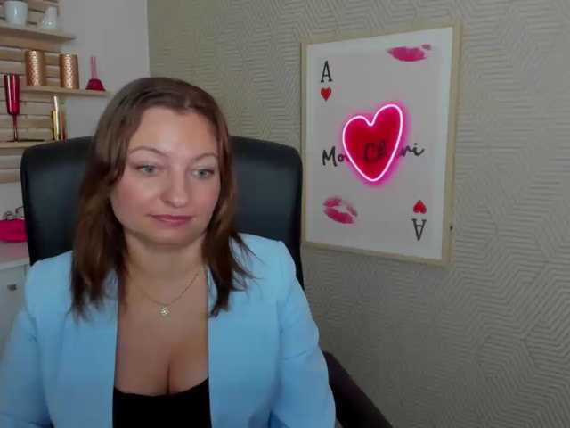 angelaLove13 live cam on BongaCams
