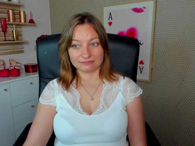 angelaLove13 live cam on BongaCams