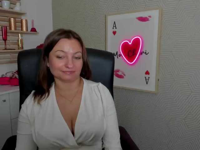angelaLove13 live cam preview