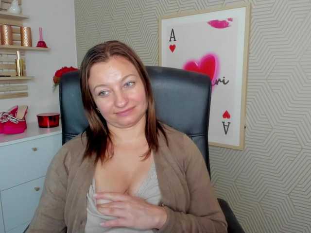 angelaLove13 live cam preview