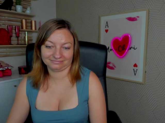 angelaLove13 live cam on UnifiedCams