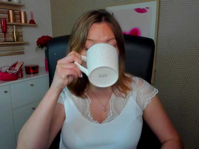 angelaLove13 live cam on BongaCams