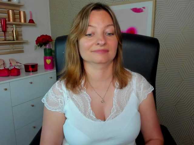 angelaLove13 live cam on BongaCams