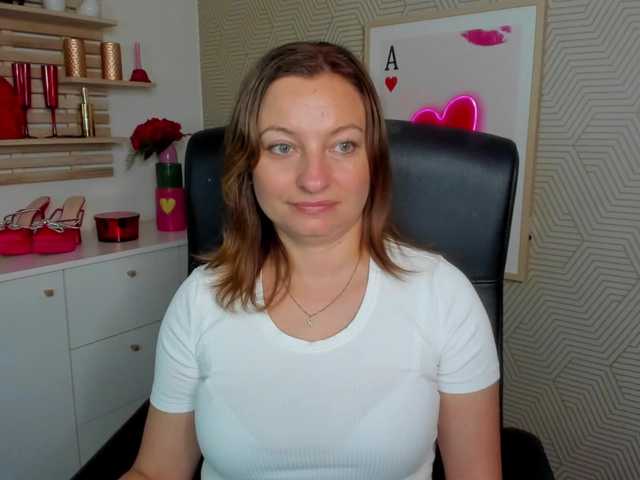 angelaLove13 live cam on UnifiedCams