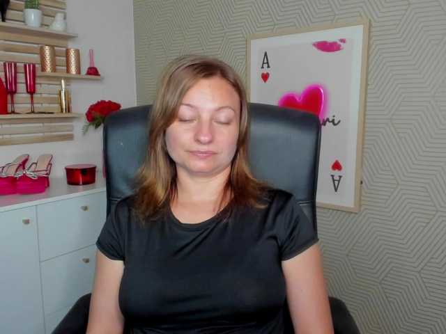 angelaLove13 live cam on BongaCams