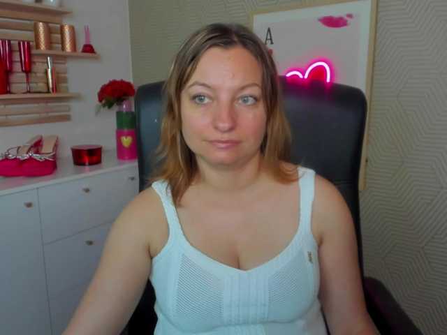 angelaLove13 live cam on BongaCams