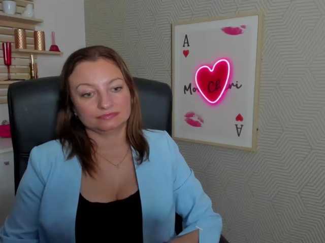 angelaLove13 live cam preview