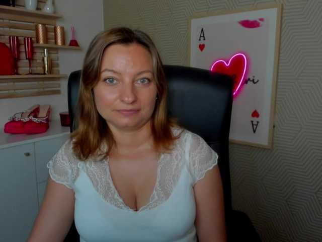 angelaLove13 live cam on BongaCams