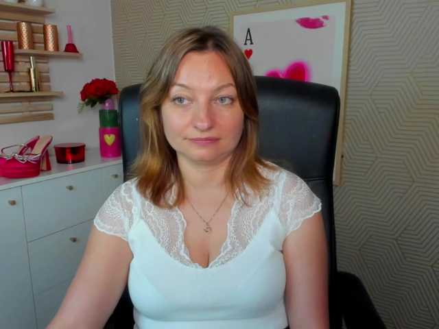 angelaLove13 live cam on BongaCams