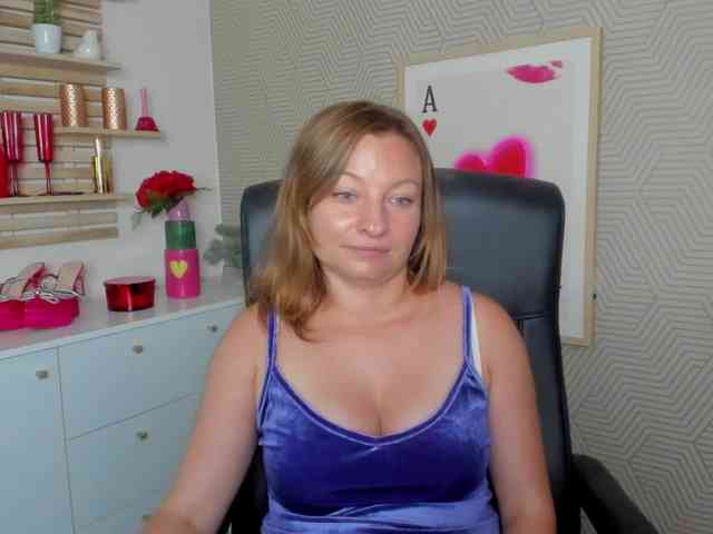 angelaLove13 webcam