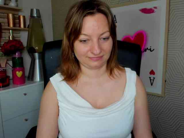 angelaLove13 webcam