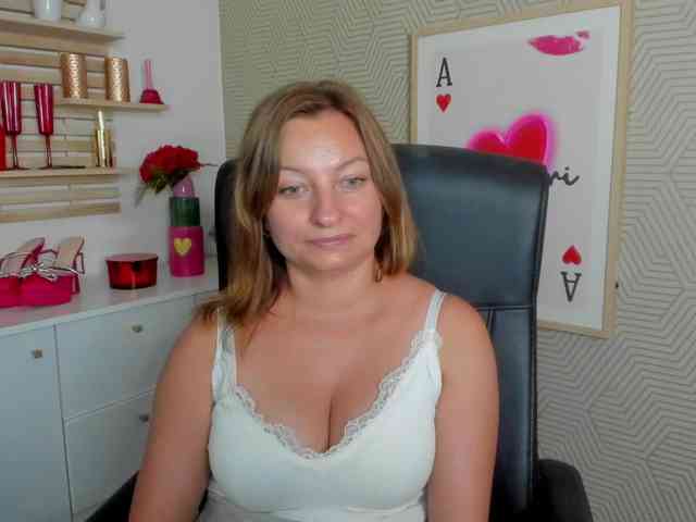 angelaLove13 webcam