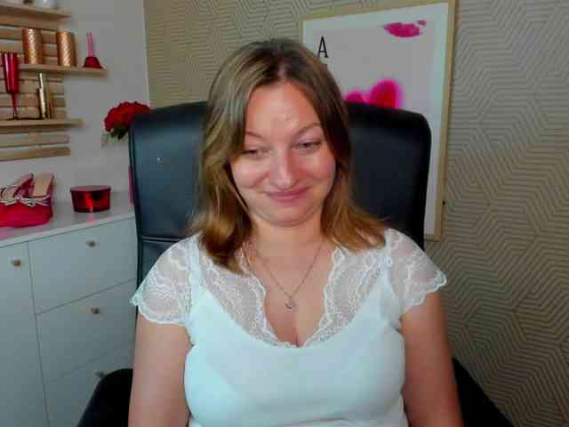 angelaLove13 webcam