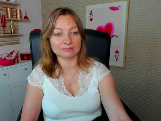 angelaLove13 webcam