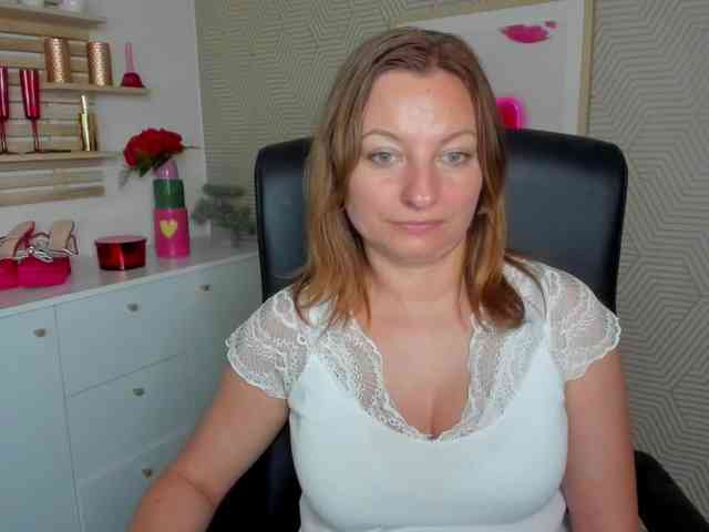 angelaLove13 webcam