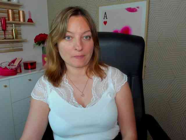 angelaLove13 webcam
