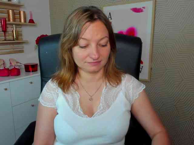 angelaLove13 webcam