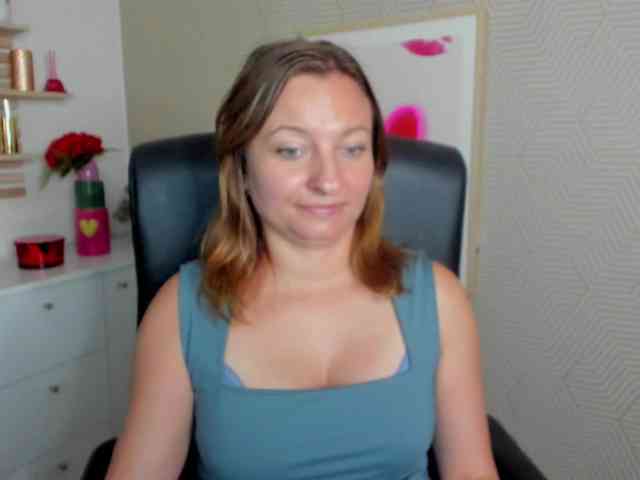 angelaLove13 webcam
