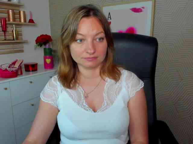 angelaLove13 webcam