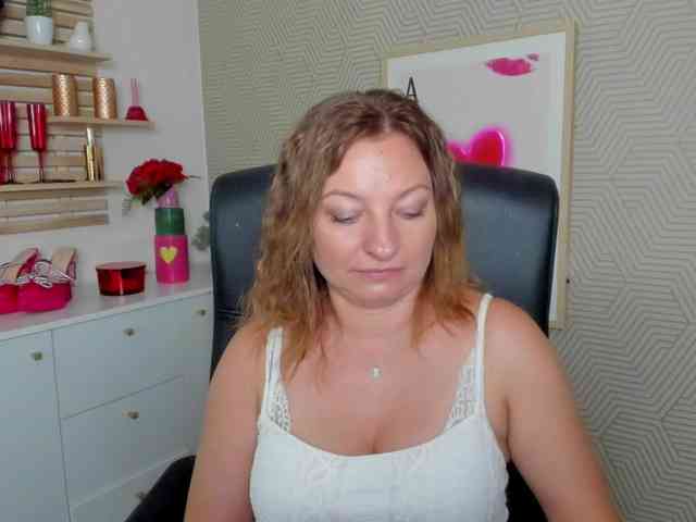 angelaLove13 webcam