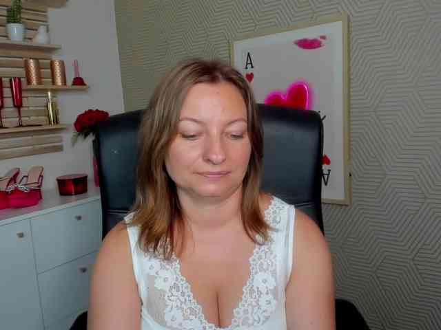 angelaLove13 webcam