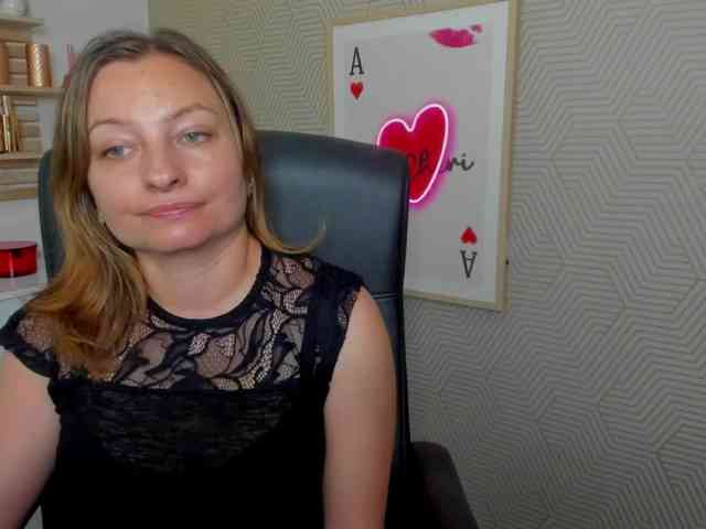 angelaLove13 webcam