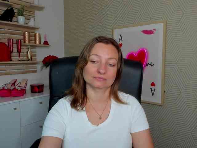 angelaLove13 webcam